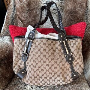 Gucci Hobos GG Canvas Pelham Bag